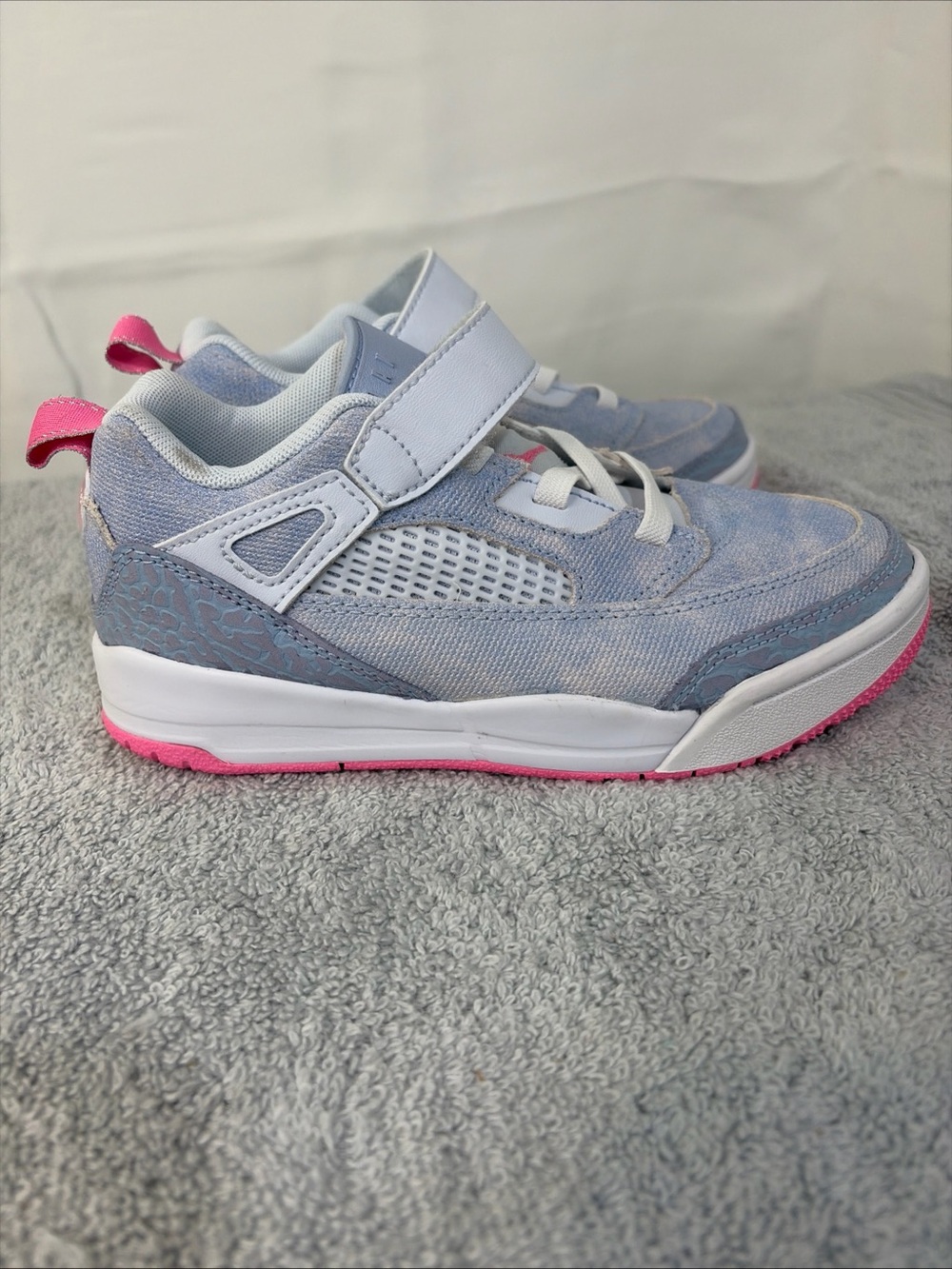 Jordan girls Spizike Low Cobalt Bliss/Pink. HJ7823-400. Size 1Y. Stk#EC0021